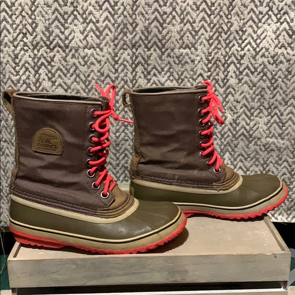 Sorel Shoes - SOREL boots size 7, slip out wool liners